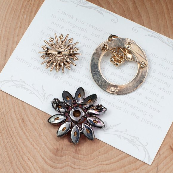 Coro Vintage 1950s Brooch + Two Other Pins - Picture 6 of 6